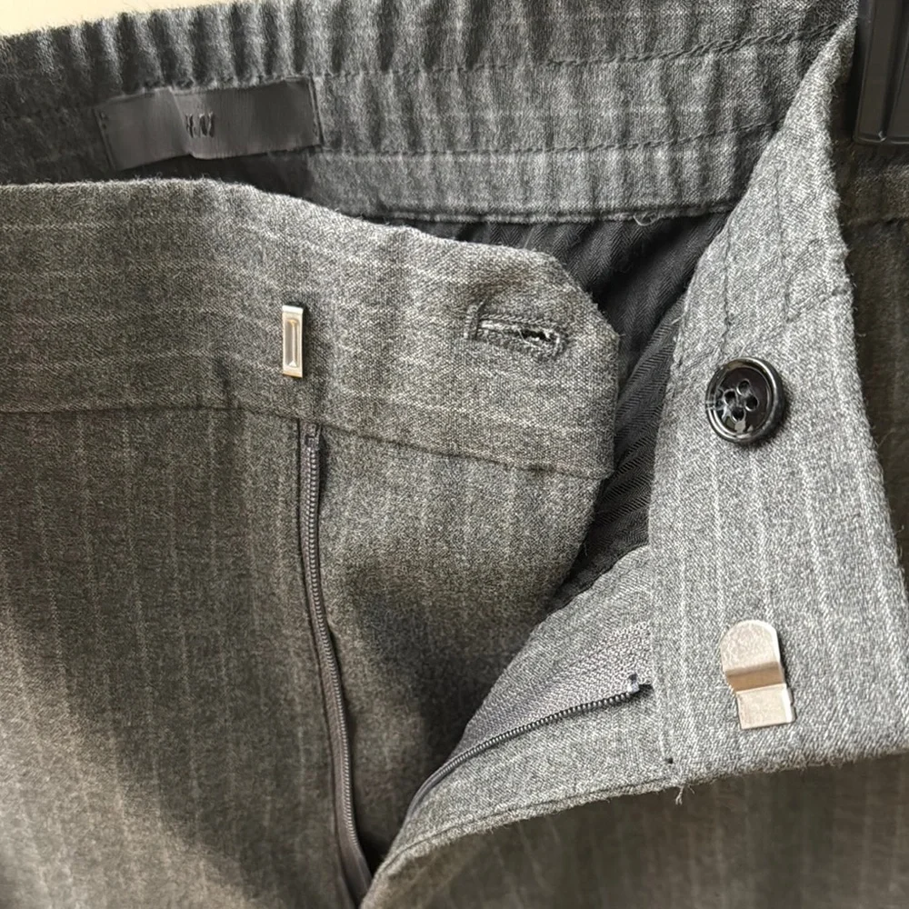 H&M NWT Gray Dress Pants Pinstripe with Textured Fabric and Tapered Fit - Picture 2 of 9